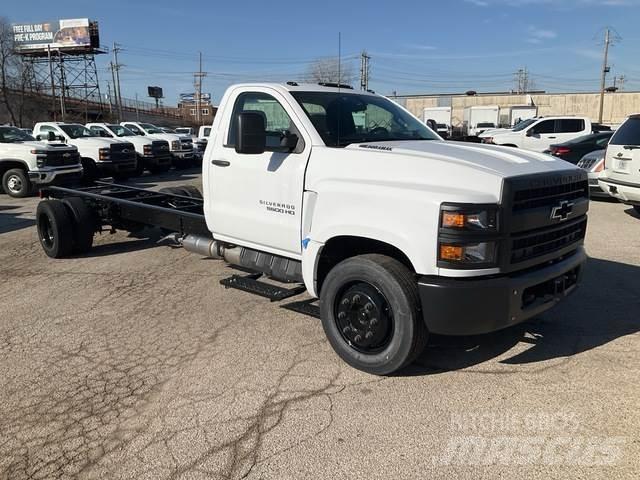 Chevrolet 5500 驾驶室与内部