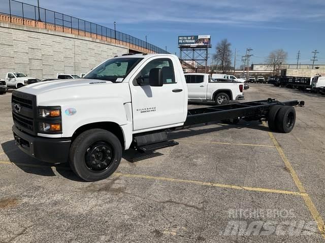 Chevrolet 5500 驾驶室与内部