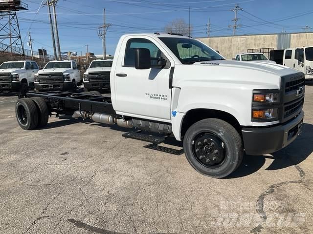 Chevrolet 5500 驾驶室与内部