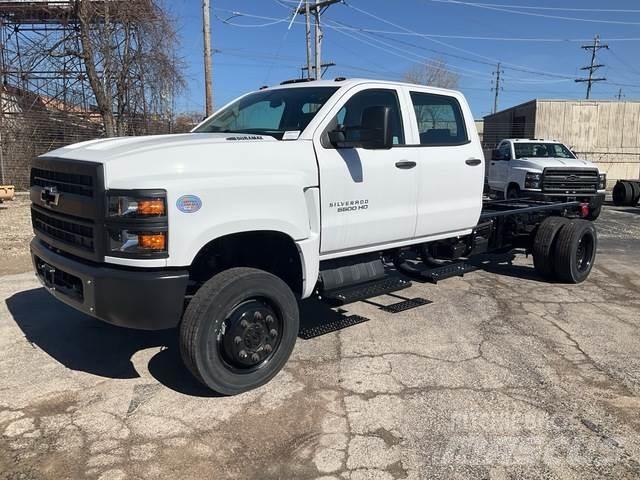 Chevrolet 5500 驾驶室与内部
