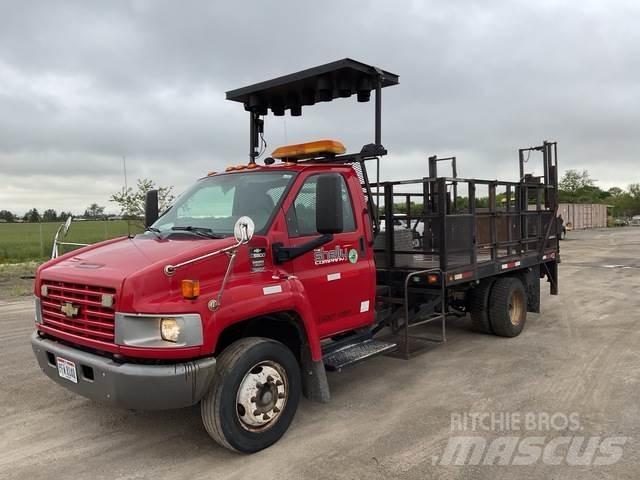 Chevrolet 5500 平板栏板货车