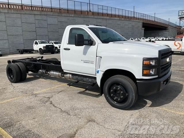 Chevrolet 6500 驾驶室与内部
