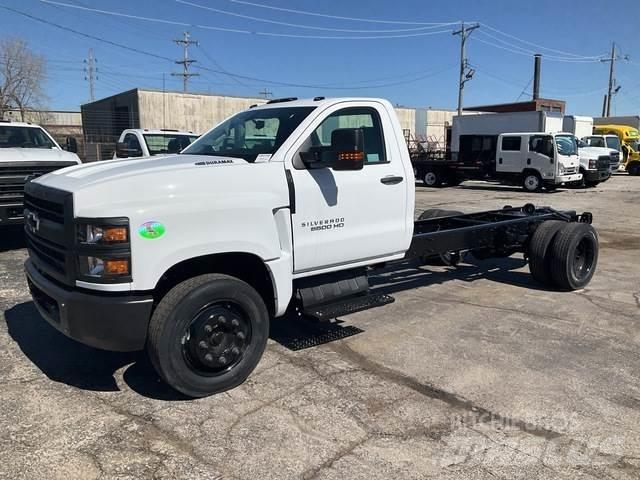 Chevrolet 6500 驾驶室与内部