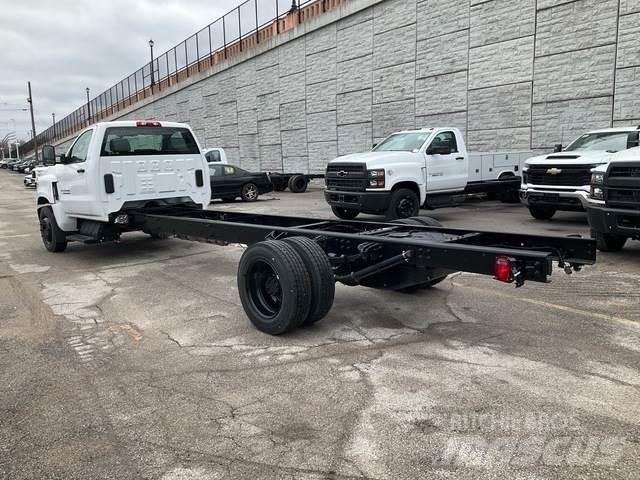 Chevrolet 6500 驾驶室与内部