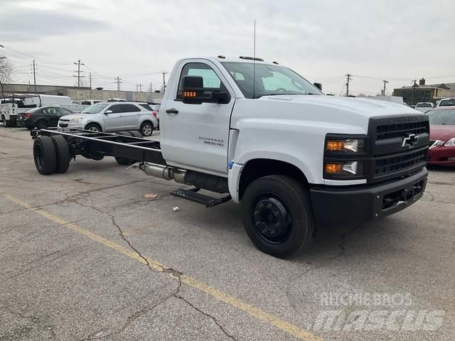 Chevrolet 6500 驾驶室与内部