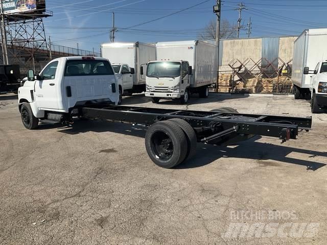 Chevrolet 6500 驾驶室与内部