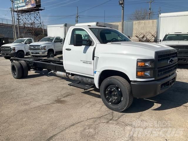 Chevrolet 6500 驾驶室与内部