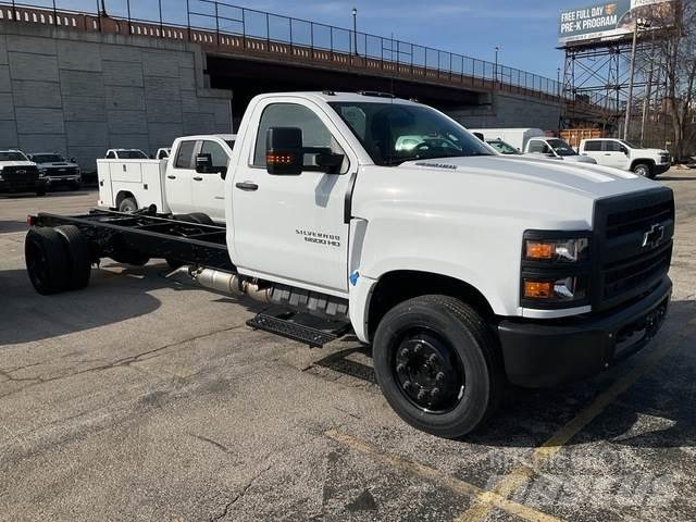 Chevrolet 6500 驾驶室与内部