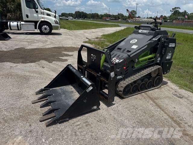 Cougar CG827 滑移装载机
