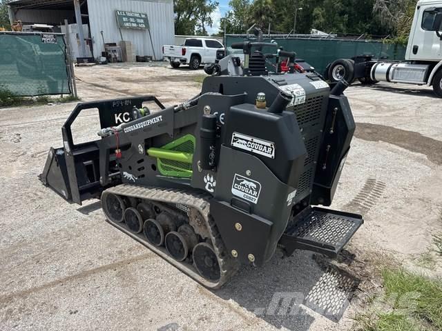 Cougar CG827 滑移装载机