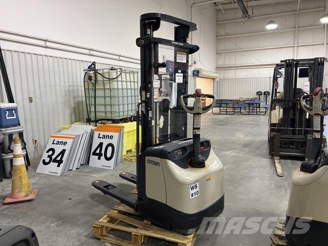 Crown ES 4000 行走式堆垛机