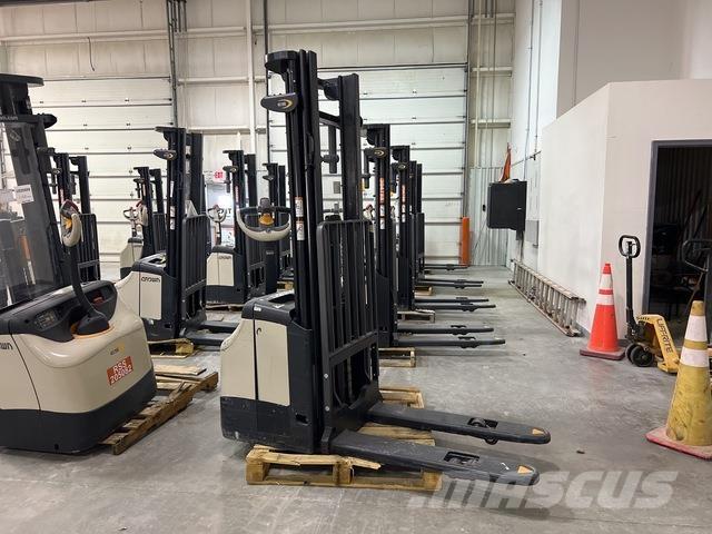 Crown ES 4000 行走式堆垛机