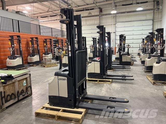 Crown ES 4000 行走式堆垛机