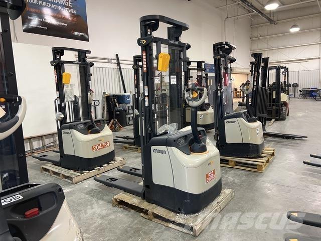 Crown ES 4000 行走式堆垛机