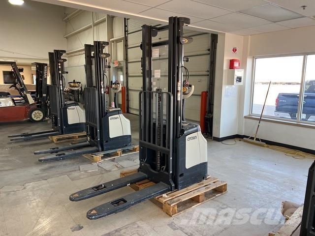 Crown ES 4000 行走式堆垛机