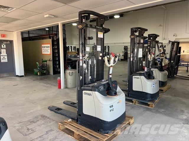 Crown ES 4000 行走式堆垛机