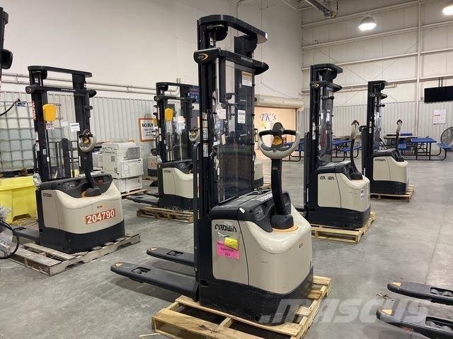 Crown ES 4000 行走式堆垛机