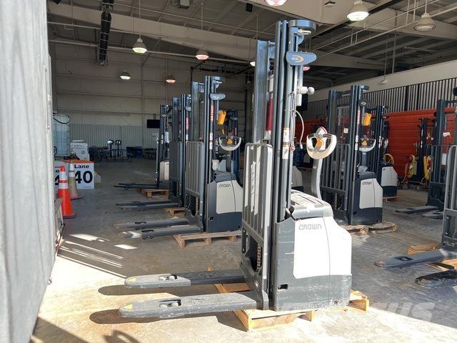 Crown ES 4000 行走式堆垛机