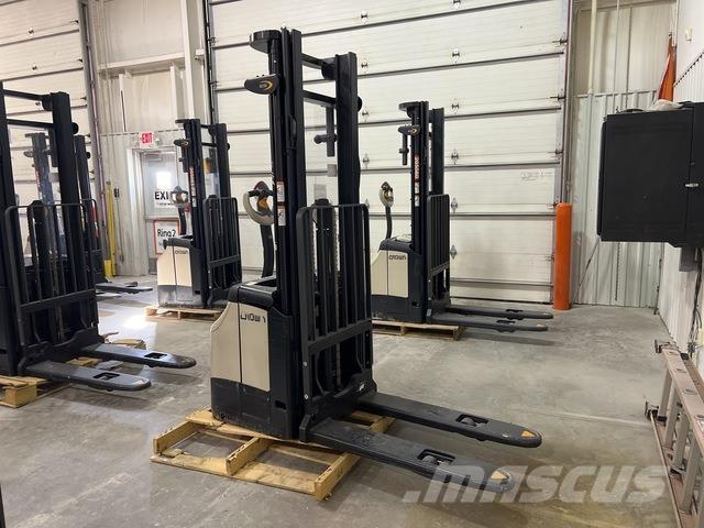 Crown ES 4000 行走式堆垛机