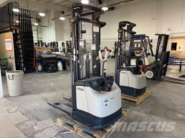 Crown ES 4000 行走式堆垛机