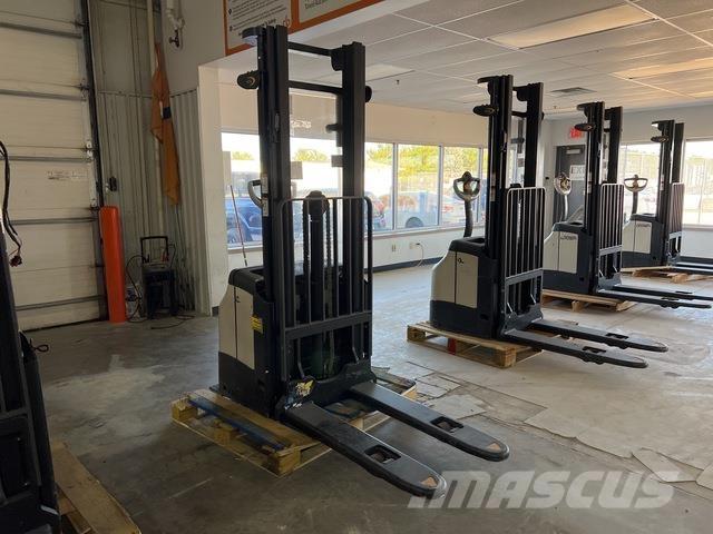 Crown ES 4000 行走式堆垛机