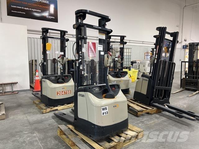 Crown ES 4000 行走式堆垛机