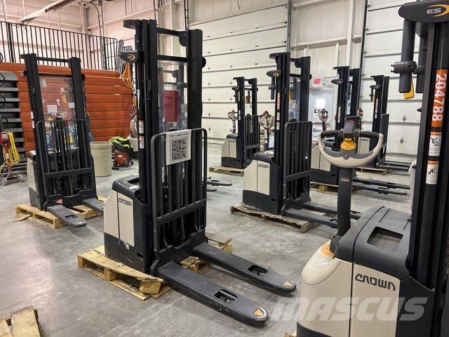 Crown ES 4000 行走式堆垛机