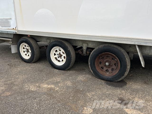  Custom Built 钢架建筑