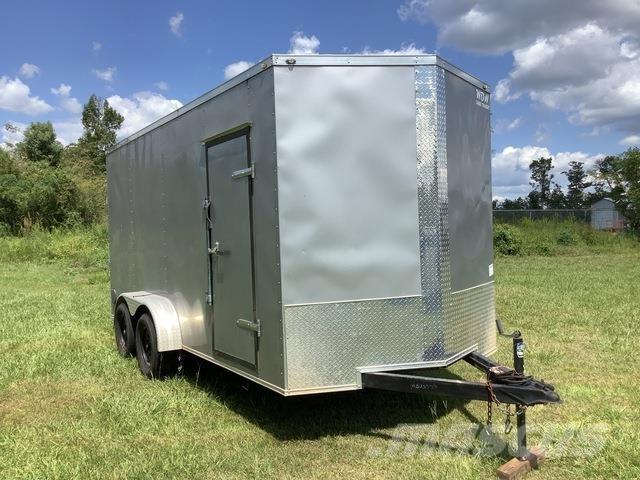  D and A Custom 厢式拖车