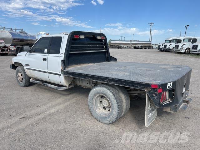 Dodge Ram 3500 平板栏板货车