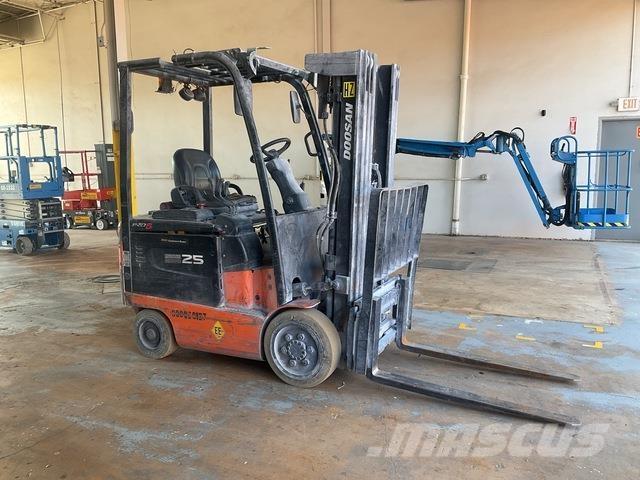 Doosan BC25S-5 电动叉车