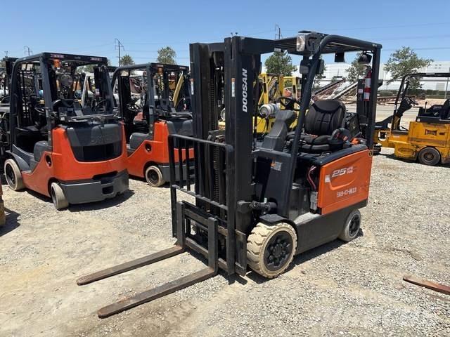 Doosan BC25S-7 电动叉车