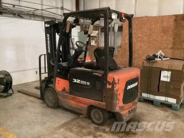 Doosan BC32S-5 电动叉车