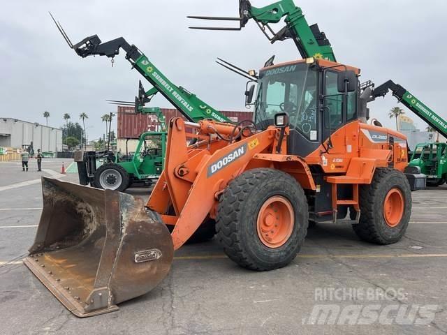 Doosan DL220-5 轮式装载机