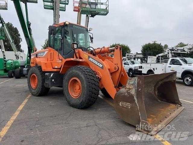 Doosan DL220-5 轮式装载机