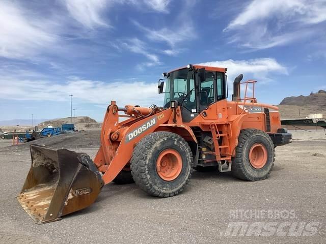 Doosan DL300-5 轮式装载机