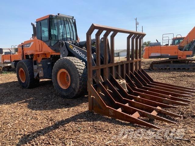 Doosan DL300-5 轮式装载机