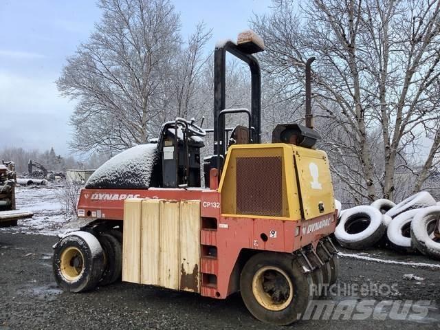 Dynapac CP132 胶轮压路机