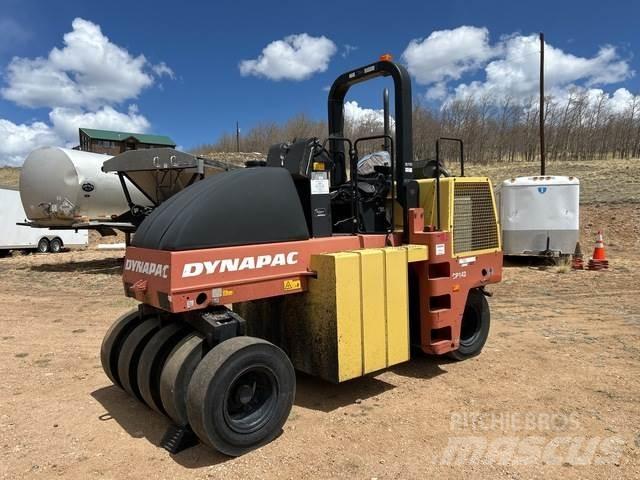 Dynapac CP142 胶轮压路机