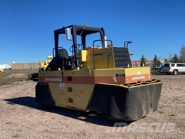 Dynapac CP221 胶轮压路机