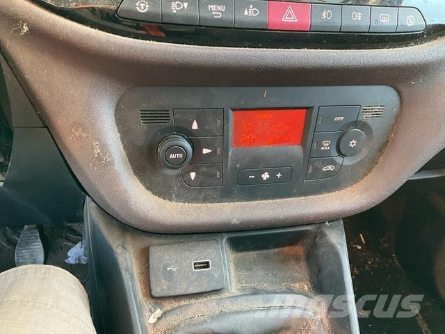 Fiat Doblo 汽车