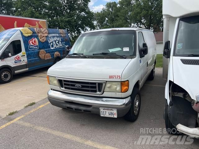 Ford E-150 大型面包车