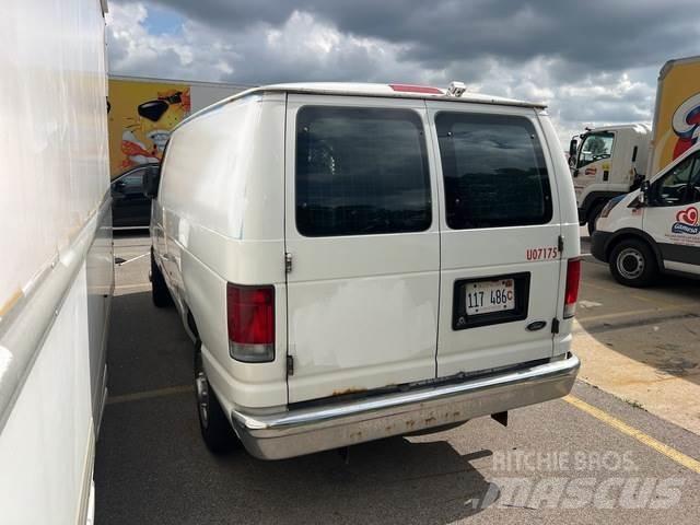 Ford E-150 大型面包车