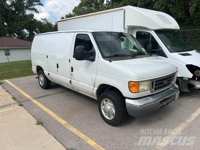 Ford E-150 大型面包车