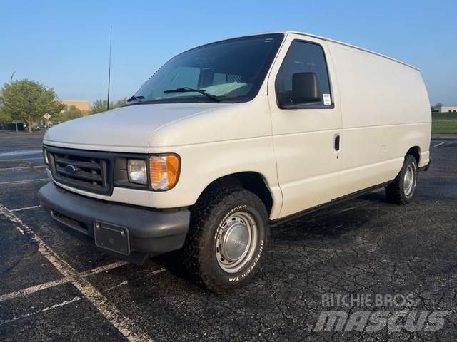Ford E-150 大型面包车