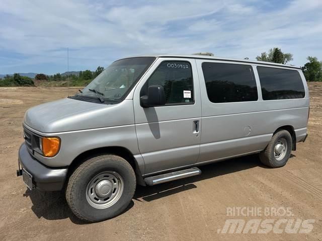 Ford E-150 汽车