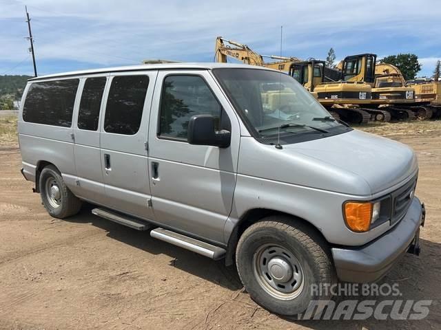 Ford E-150 汽车