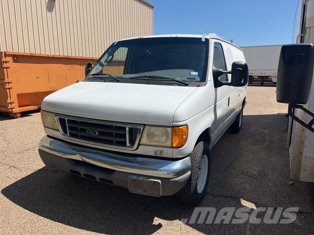 Ford E-150 大型面包车