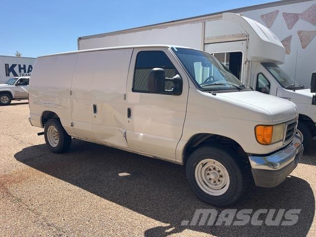 Ford E-150 大型面包车