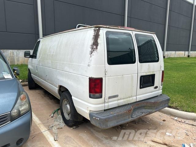 Ford E-150 大型面包车